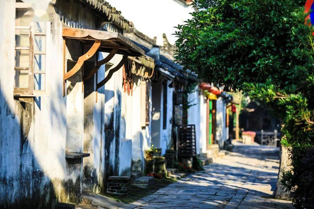追男生先是撩着呢，还是直接和他摊牌说我喜欢你？游戏画面